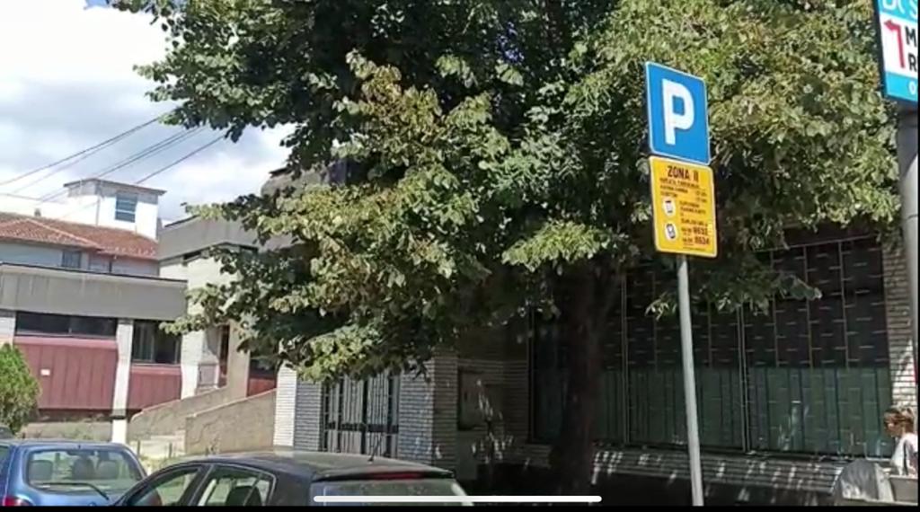 Rubrika ‘’Paradoks’’- Ko se parkira na levu stranu ne plaća parking a ni kaznu (video)