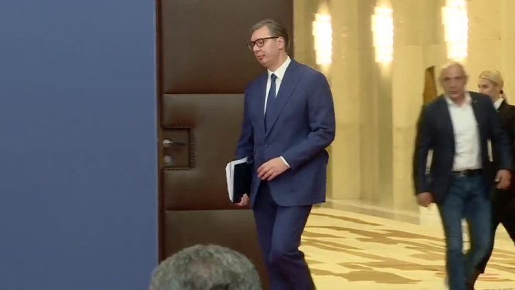 Vučić: Borba se nastavlja (video)