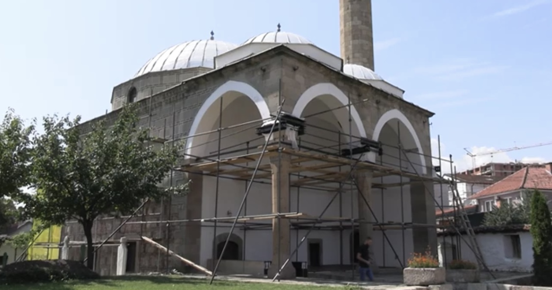 U toku restauracija Altun alem džamije (video)