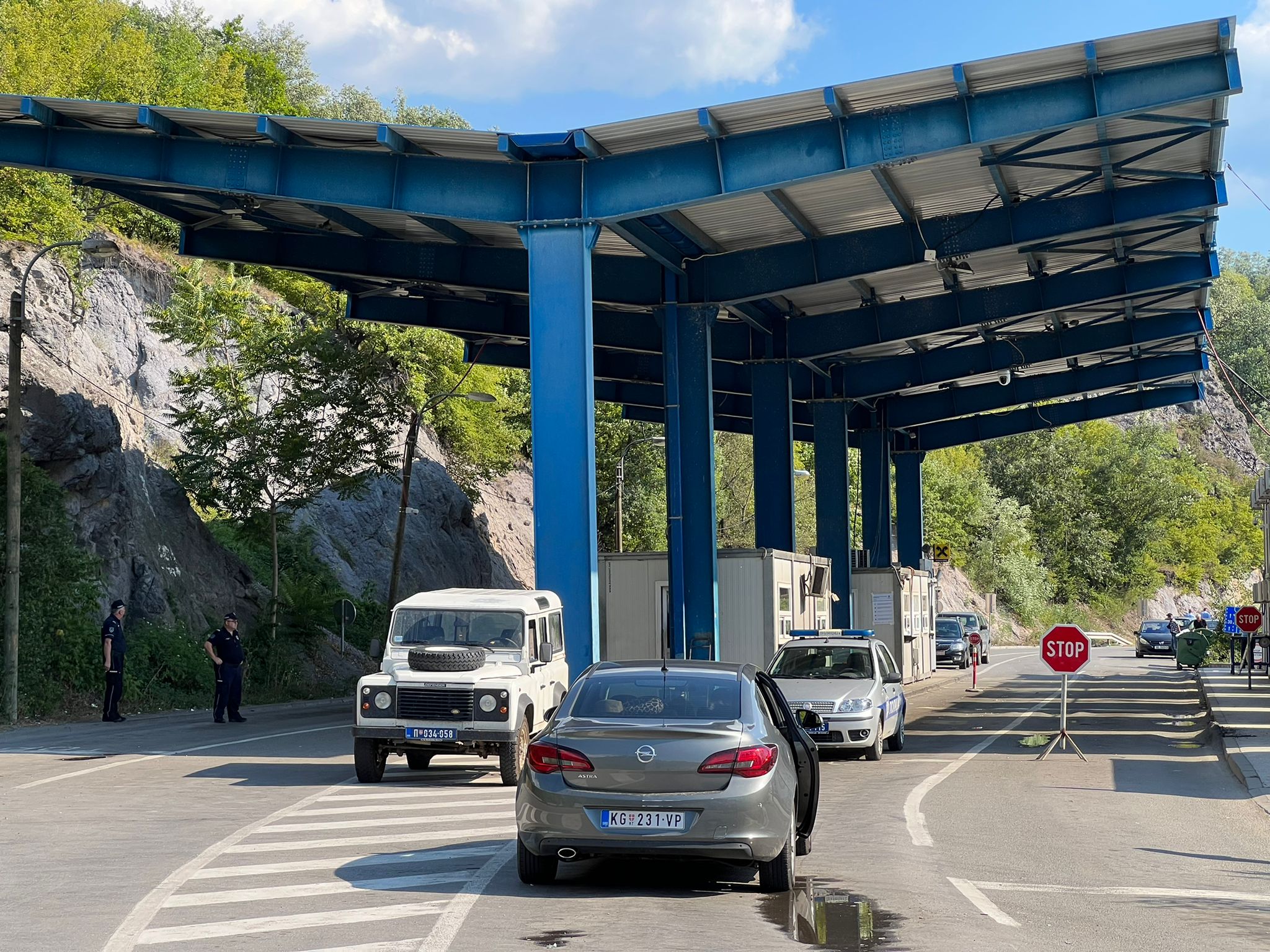 Otvoren granični prelaz Jarinje (video)