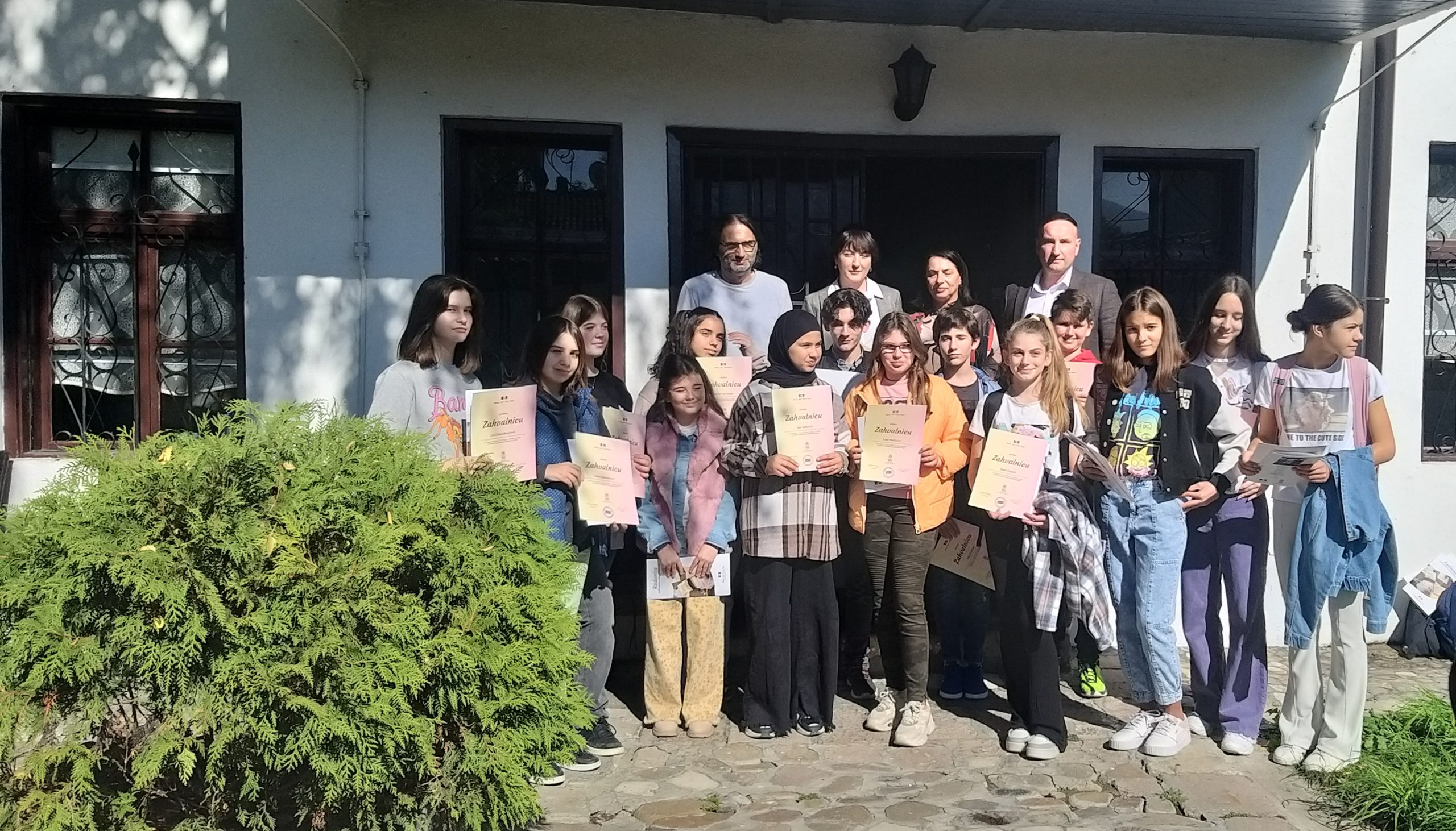 Novopazarski školarci oduševljeni kaligrafskim pismom (video)