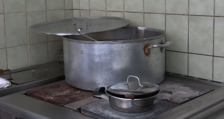 Sve više gladnih u Novom Pazaru (video)
