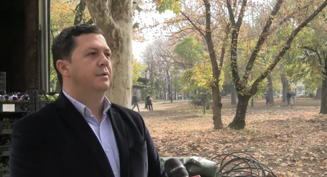 Gradski park u Novom Pazaru dobija novi izgled (video)