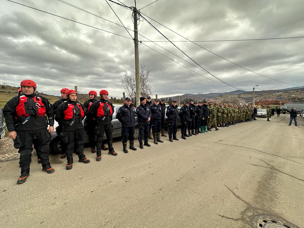 Vojska, policija, ronioci i građani krenuli u potragu za telom Novopazarca (VIDEO)