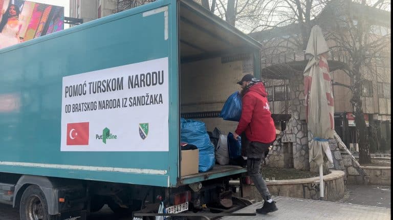 Novi Pazar na nogama zbog Turske, i dalje se prikuplja pomoć žrtvama zemljotresa (video)