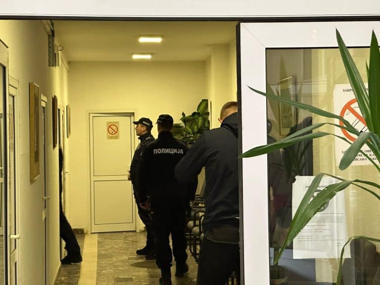 Garderoba, mobilni telefoni, motocikli: Policija uhapsila dvojicu osumnjičenih iz Novog Pazara