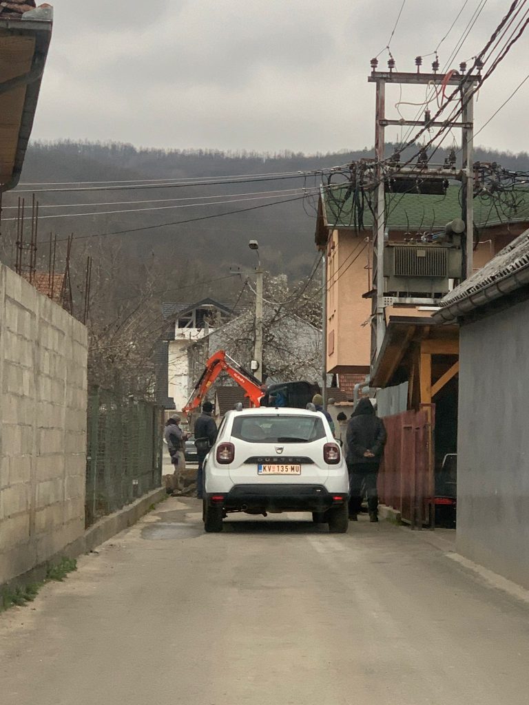 Meštani Šutenovca: Više od 24h nemamo struju, hladno nam je  (video)