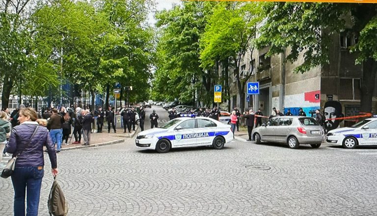U pucnjavi u školi na Vračaru poginulo osmoro dece i radnik obezbeđenja (uživo video)