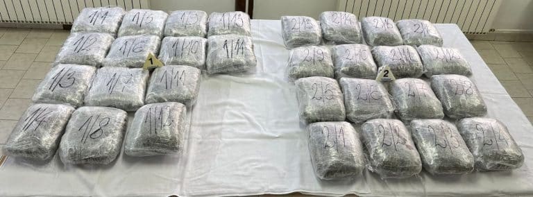 U vozilu Hitne službe iz Raške pronađena droga (video)