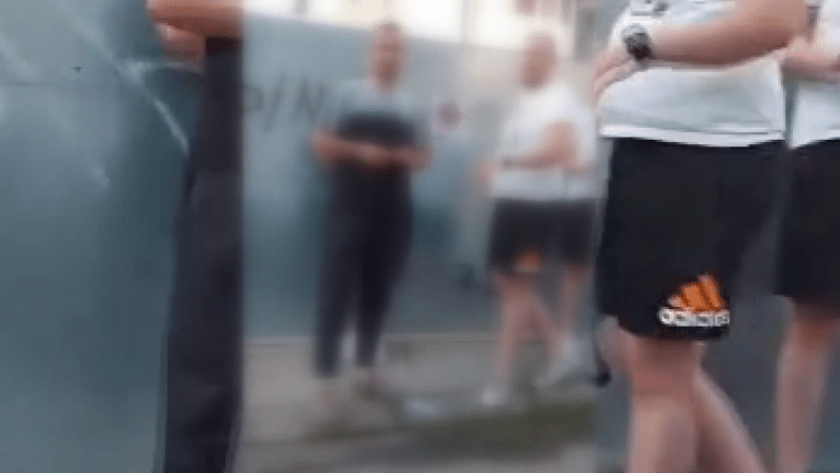 Komšije brutalno napale Novopazarca i njegovu porodicu: “DECA SU VRIŠTALA, NISU MOGLA DA SE SMIRE“ (VIDEO)