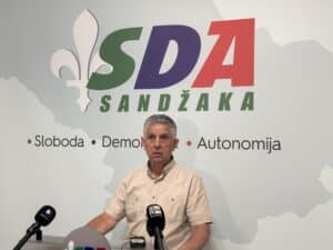Ugljanin: Otkud predsednica Vijeća na dodeli titule počasnog građanina Vučiću u Sjenici (VIDEO)