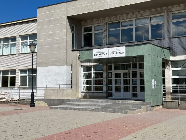 Tuča u medicinskoj školi „Dva heroja“ u Novom Pazaru (video)