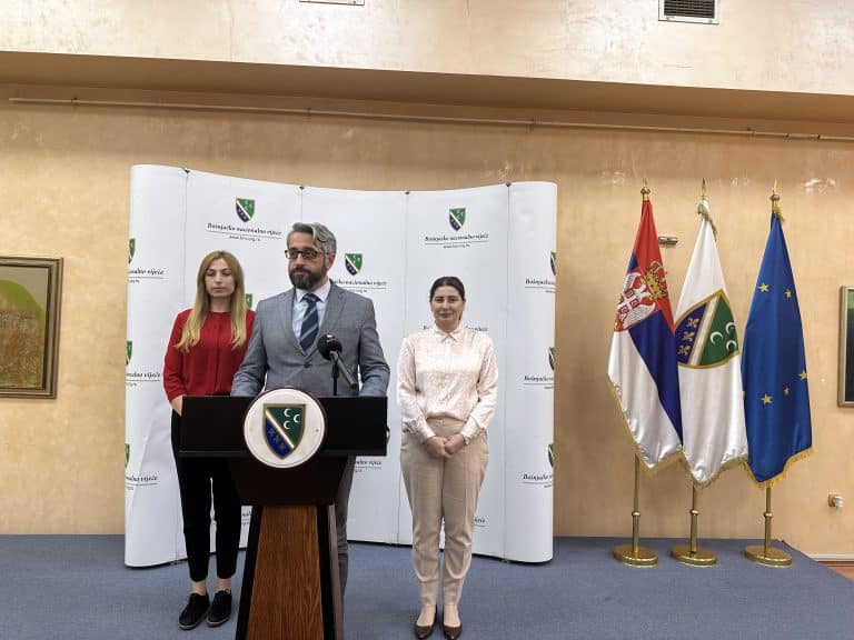 Šemsović: Uprave škola najveća prepreka za nastavu na bosanskom