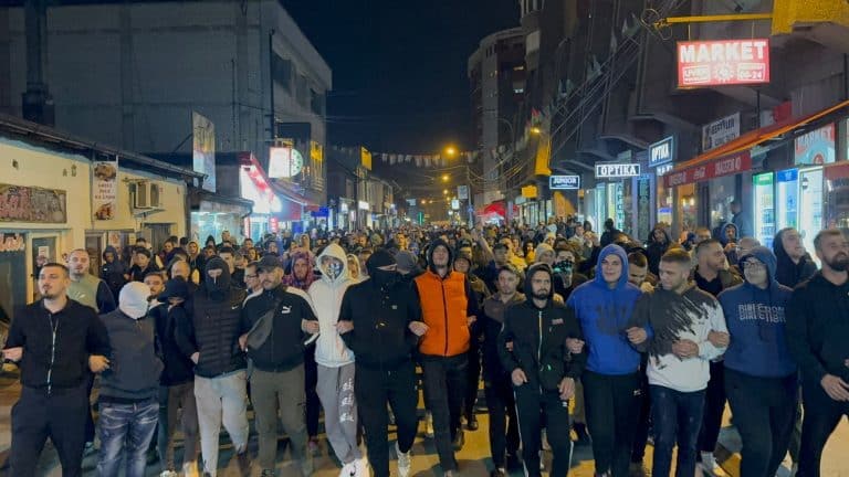 Prazne tribine razbuktale strasti: Navijači Novog Pazara poručuju – Nećemo stati! (VIDEO)