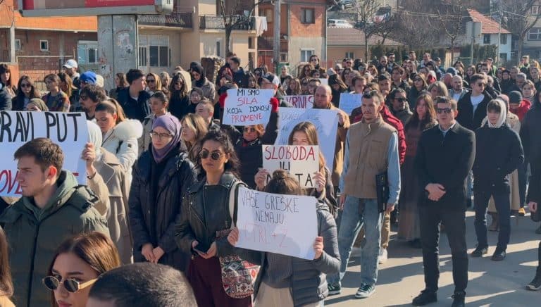STUDENTI: GRAĐANI POZITIVNO REAGUJU NA BLOKADU MAGISTRALE (VIDEO)