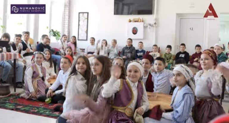 Deca Raške i Novog Pazara spajaju ono što odrasli često razdvajaju (VIDEO)