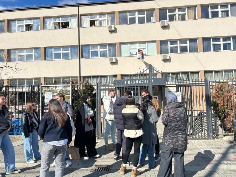 Gimnazijalci: Očekivali smo podršku škole, a ne saopštenje koje ignoriše našu borbu