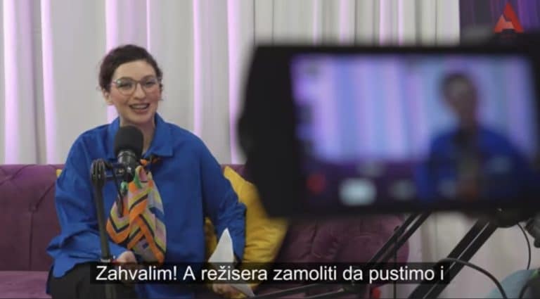 Portal A1 prikazuje drugi humoristički skeč o međuetničkim odnosima: Pogledajte kako to izgleda kada Bošnjak kasni na sufur a Srbin na slavu (VIDEO)
