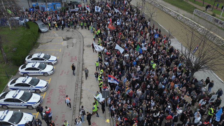Praćenje protesta „Sloboda vlada čaršijom“ iz sata u sat