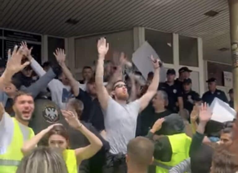 Incidenti ispred DUNP-a (VIDEO)
