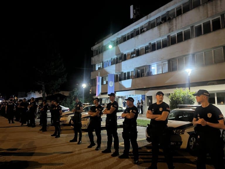 Jedna osoba uhapšena tokom blokade u Novom Pazaru (VIDEO)