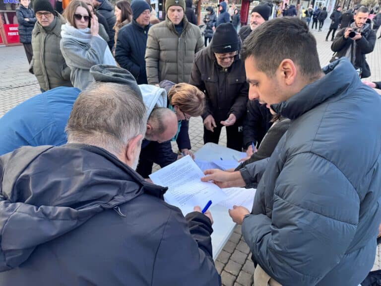 Studenti zadovoljni podrškom građana: Ostaćemo na ulici do raspisivanja izbora (VIDEO)