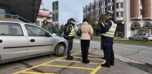 Nadležni u decembru sprovode pojačane kontrole na parking mestima za osobe sa invaliditetom (VIDEO)