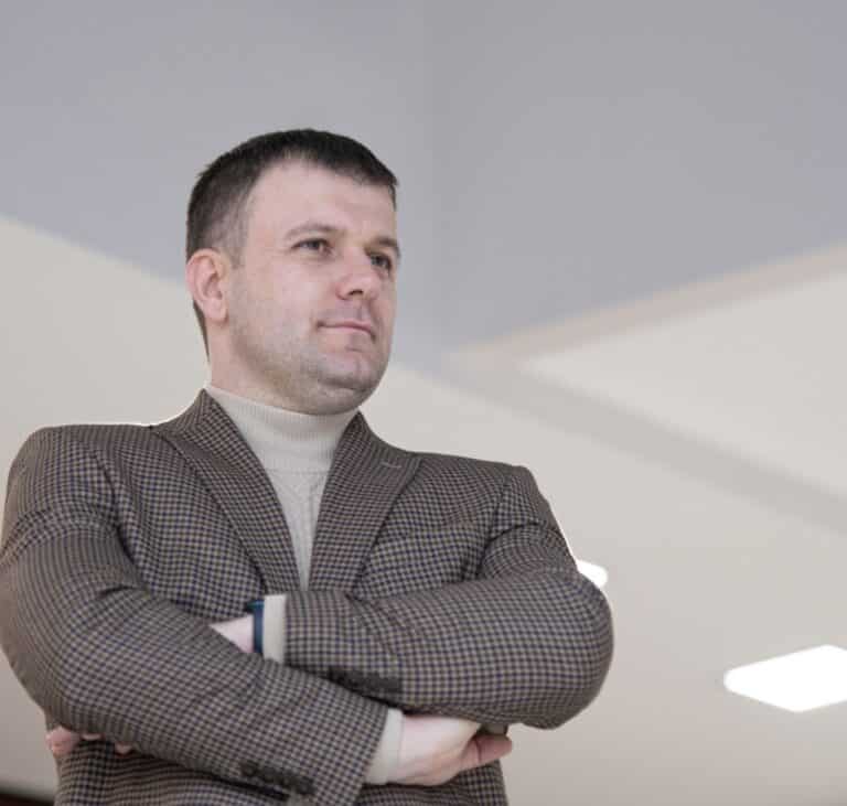 Memić: „Svi smo tražili smenu rektorke, ona se desila, protest sada nema svrhu, vreme je za dijalog i šansu novoj rektorki”