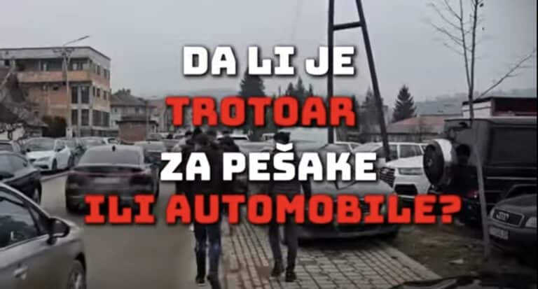 Građani Tutina: Na putu do škole nema slobodnih trotoara za pešake (VIDEO)