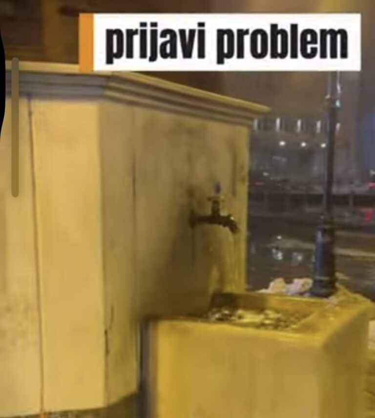 Prijavi problem: Voda curi iz zida kod Sebilja u centru Novog Pazara (VIDEO)