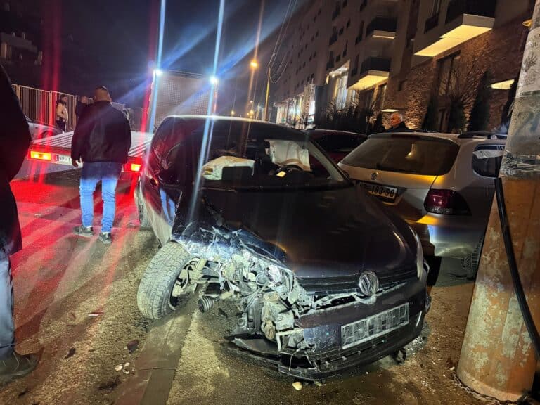 Više vozila oštećeno nakon udesa u naselju Drum (VIDEO)