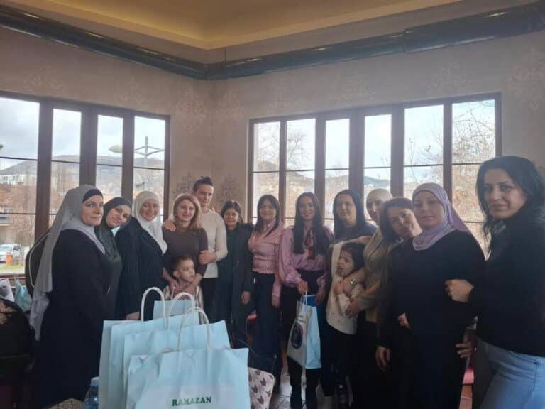Udruženje ISKRA delilo ramazanske poklone deci oboleloj od retkih bolesti