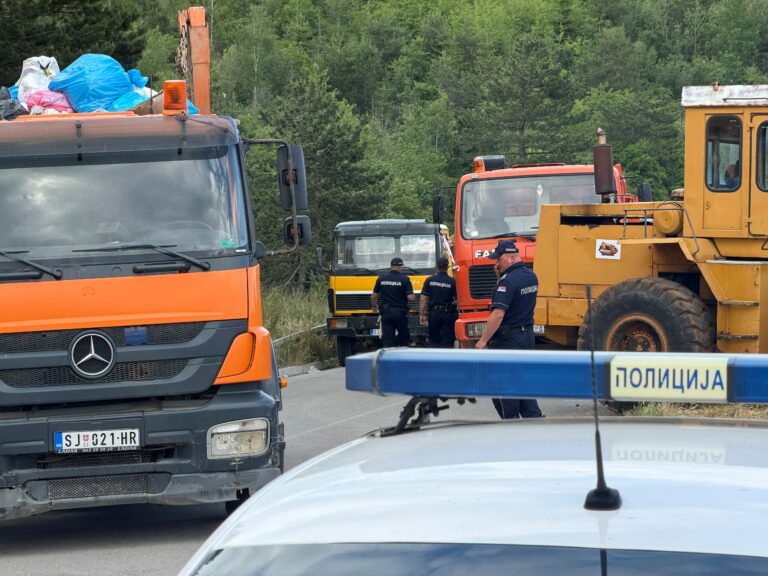 Sjenica još uvek bez rešenja: ČEKAMO POMOĆ DRŽAVE (VIDEO)