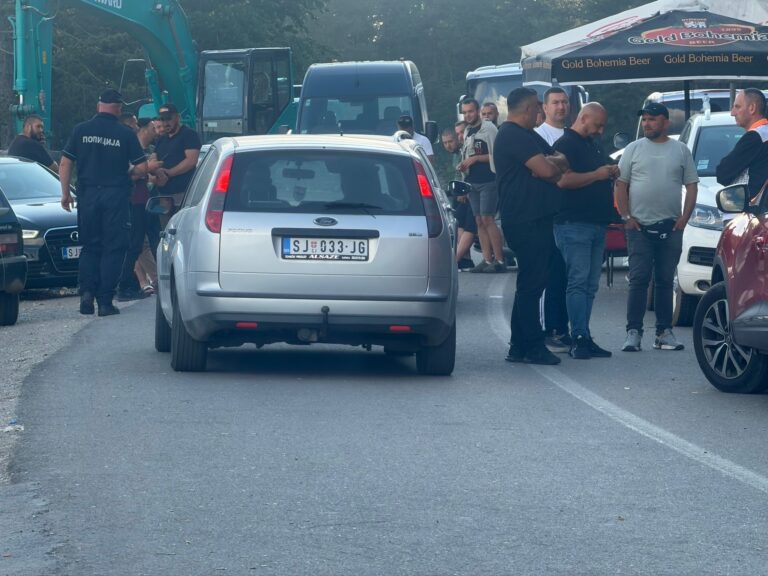 Posle više od 24 sata blokade, jedna traka ponovo u funkciji (VIDEO)
