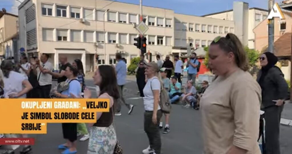 Okupljeni građani: „Veljko je simbol slobode cele Srbije” (VIDEO)