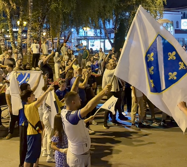Slavlje u Novom Pazaru nakon pobede Bosne i Hercegovine (VIDEO)