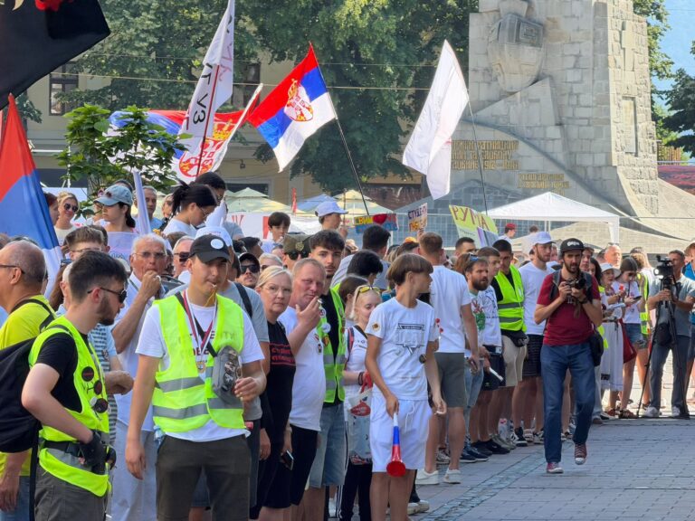 Arhiv javnih skupova: Na protestu „Sve se vidi na Vidovdan“ u Kraljevu bilo 5.700 ljudi