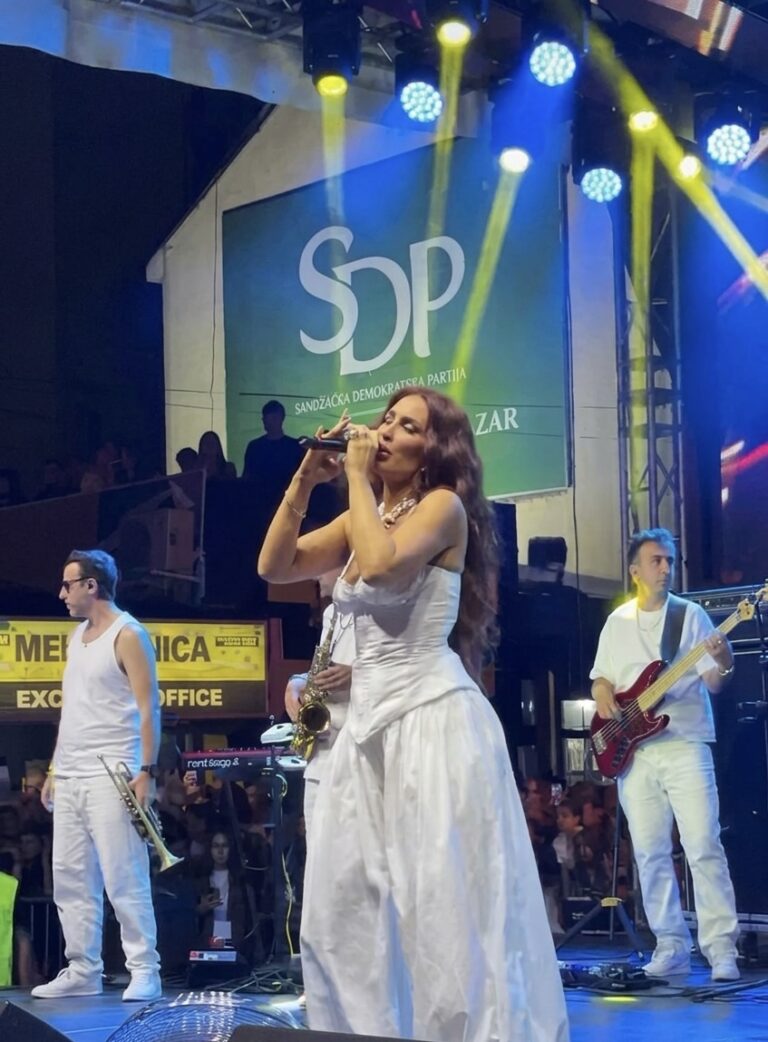 Senidah otvorila festival “Stari grad” u Novom Pazaru
