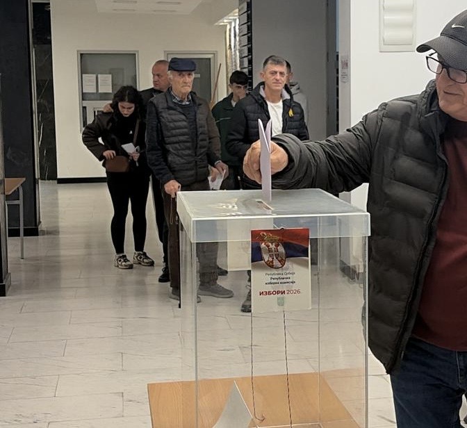 Crta: Izlaznost u Srbiji do 10 časova 19,8 odsto