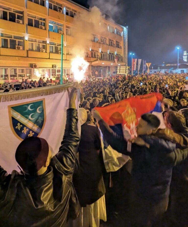 Građani i studenti na ulicama Novog Pazara slave pobedu Studentske liste (VIDEO)